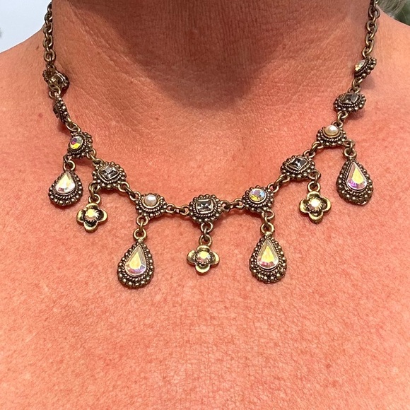 Aurora borealis and brass tone vintage choker - Picture 3 of 8
